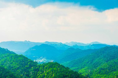 Tayland 'daki ulusal parkta bir dağ.