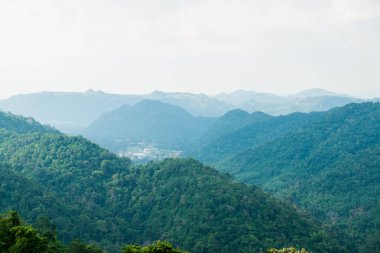 Tayland 'daki ulusal parkta bir dağ.