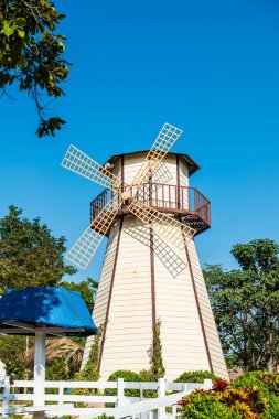 Parktaki yel değirmeni, Tayland.