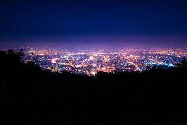 Tayland 'ın Chiangmai eyaletinin gece manzarası..