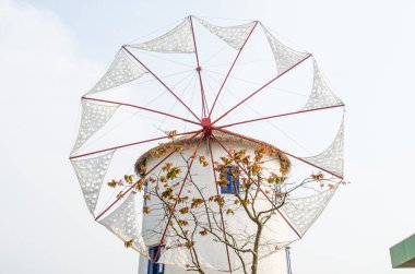 Beyaz binalı yaban değirmeni, Tayland