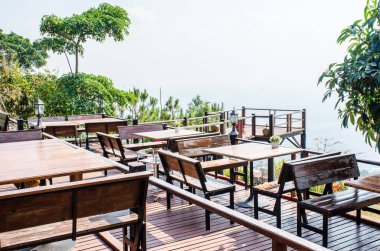 Tayland, Dağ manzaralı yemek masası.