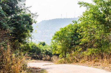 Dağdan inen köy yolu, Tayland