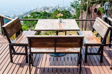 Tayland, Dağ manzaralı yemek masası.