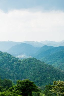 Tayland 'daki ulusal parkta bir dağ.