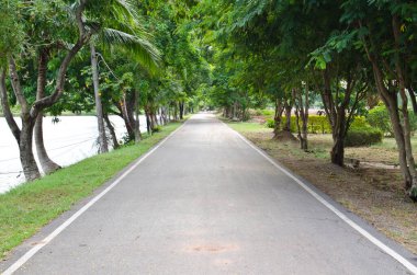 Kamu parkında koşu yolu, Tayland.