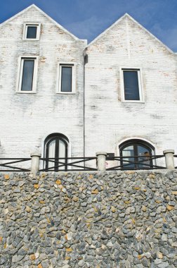 Mavi gökyüzü olan beyaz kule, Tayland.