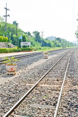 Tren yolu ve tren istasyonu, Tayland.