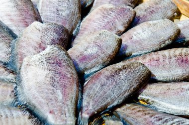 Pazarda kurutulmuş balık, Tayland.