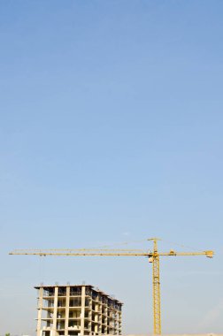 Mavi gökyüzü, Tayland 'da kule vinci ve bina yapısı.