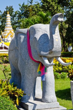 Tayland 'daki parkta fil heykeli..