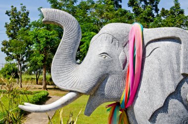 Tayland 'daki parktaki fil heykelinin başı..