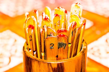 Seam-Si, Chi-Chi çubukları ya da servet çubukları, gelecek için el sıkışalım, Tayland