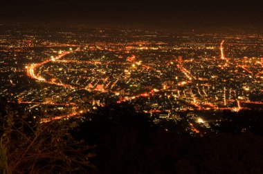 Tayland 'da gece Chiengmai şehrinin kuş bakışı manzarası.