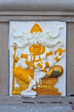Tayland 'daki tapınağın duvarında güzel bir Ganesha heykeli..