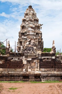 Sakaeo ilindeki tadilat sırasında Sadok Gok Thom kalesi, Tayland.