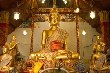 Tasung tapınağındaki Buda, U-Thaithani, Tayland.