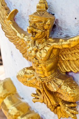 Beyaz duvarda altın garuda, Tayland.