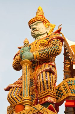 Tayland tapınağındaki dev heykel..