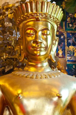 Güzel altın Buda heykeli, Tayland.