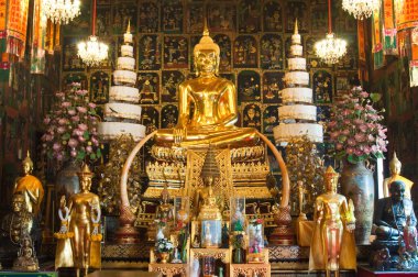 Güzel altın Buda heykeli, Tayland.