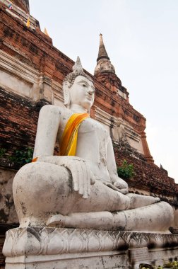 Tayland 'ın Ayutthaya ilindeki Beyaz Buda heykeli.