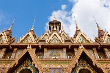 Tayland tarzı altın kale, U-thaithani bölgesi, Tayland.