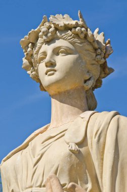 Tayland 'daki Bang Pa-In Sarayı' ndaki heykel..