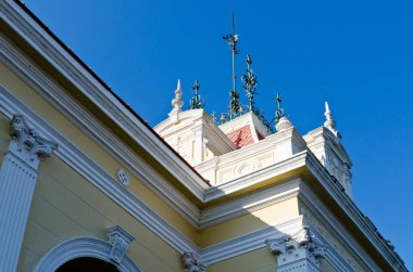 Phra Thinang Varobhas Bimarn 'ın bir parçası Bang Pa-in Sarayı, Ayuthaya, Tayland.