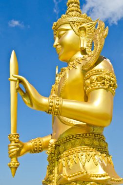 Siamtevathiraj heykeli mavi gökyüzü, Tayland.