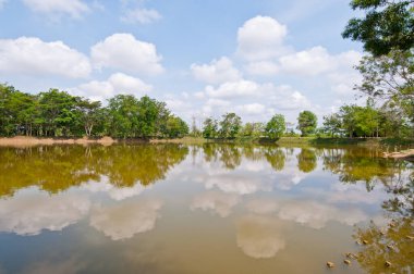 Tayland 'ın Sakaeo ilindeki Sakaeo gölünün manzarası.