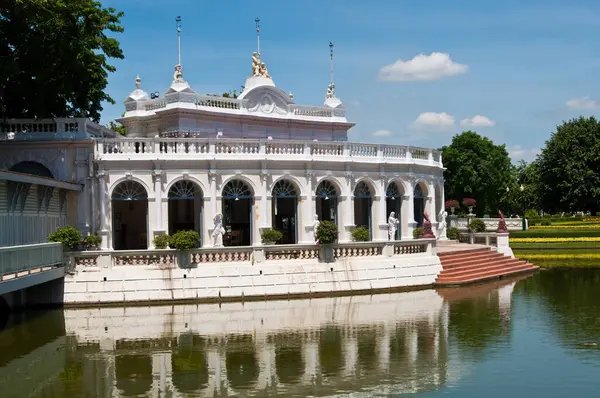 Tayland 'da Bang Pa-In Sarayı' ndaki Tayland binası..