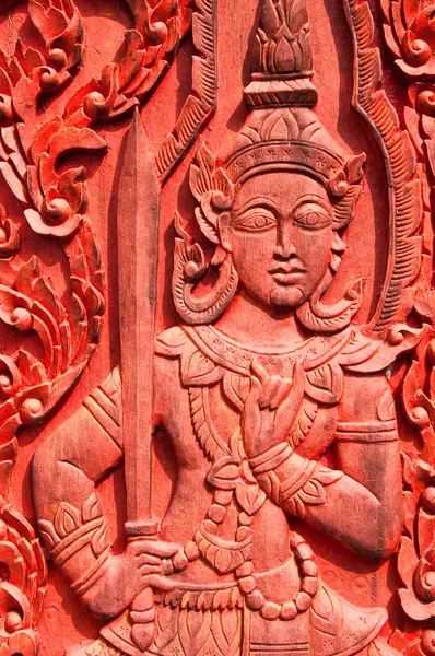 Tayland 'da ahşaptan yapılan kırmızı antika Tayland tarzı sanat.