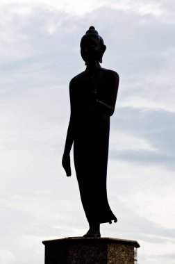 Standın silueti Buddha heykeli, Tayland