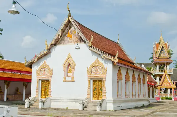 Tayland 'ın Kampangpetch bölgesindeki güzel Tayland tarzı kilise..