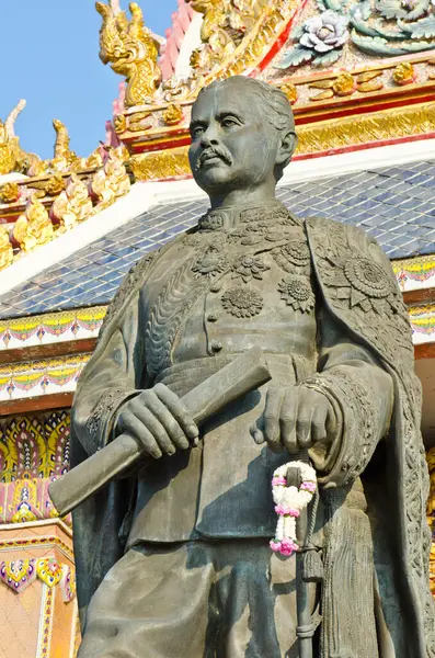 Kral Chulalongkorn heykeli Mahachulalongkornra javidyalaya Üniversitesi, Tayland.