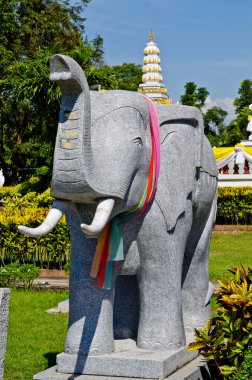 Tayland 'daki parkta fil heykeli..