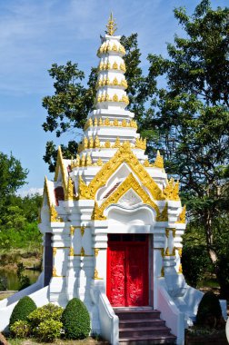 Tayland 'ın Sakaeo bölgesindeki şehir tapınağında bir bina..