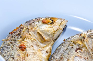 Tabakta kızarmış balık, Tayland usulü yemek, Tayland.