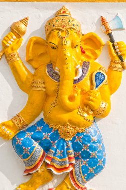 Tayland 'daki tapınağın duvarında güzel bir Ganesha heykeli..
