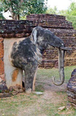 Tarih parkındaki antik fil heykeli, Kamboçya eyaleti, Tayland.