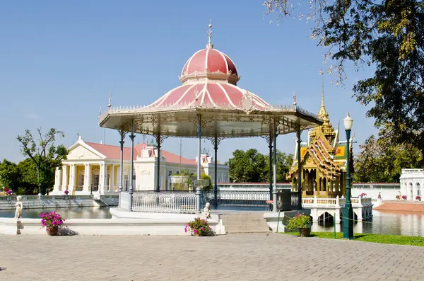 Ayuthaya Eyaleti, Tayland 'daki Bang Pa-in Sarayı' ndaki güzel salon..