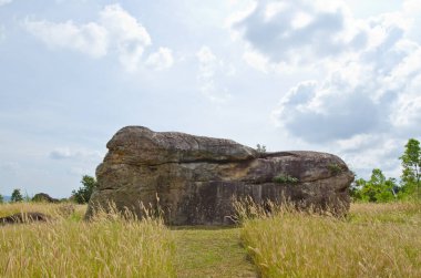 Mor Hin Khao taş parkının manzarası, Tayland Style Stone Henge, Tayland.