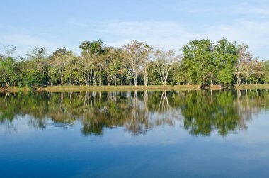 Tayland 'ın Sakaeo ilindeki Sakaeo gölünün manzarası.