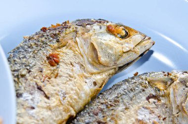 Tabakta kızarmış balık, Tayland usulü yemek, Tayland.