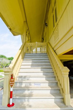 Tayland usulü Chao Dara Rasmi 'nin Dara Pirom Sarayı merdiveni, Tayland.