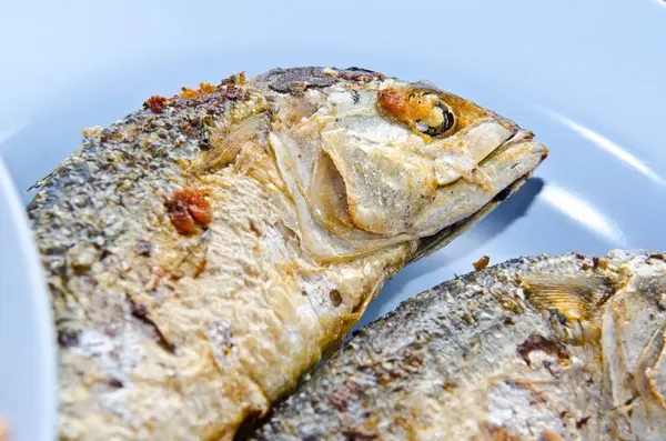 Tabakta kızarmış balık, Tayland usulü yemek, Tayland.