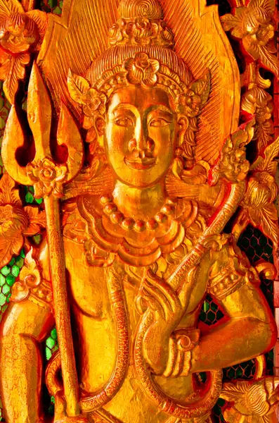 Tayland 'da ahşaptan yapılmış altın antika Tayland tarzı sanat.