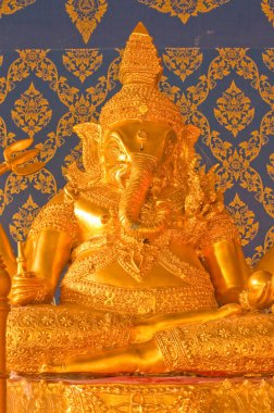 Nakhonnayok, Tayland 'da Altın Ganesha heykeli.