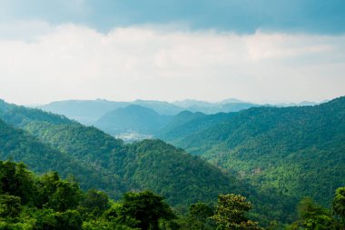 Tayland 'daki ulusal parkta bir dağ.